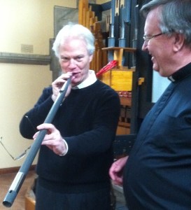 Bishop gets a close view of a Viola pipe, and hears it 'speak'.