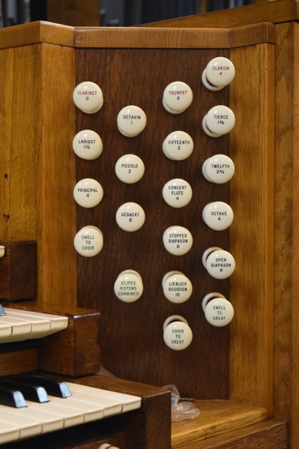 The Swell and Choir stops